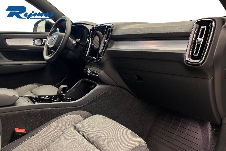 Volvo XC40 B3 FWD Bensin Plus Dark 2025, photo 6/21