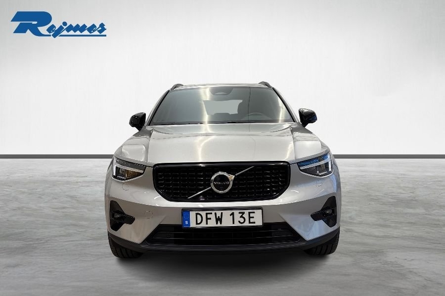Volvo XC40 B3 FWD Bensin Plus Dark 2025, photo 4/21