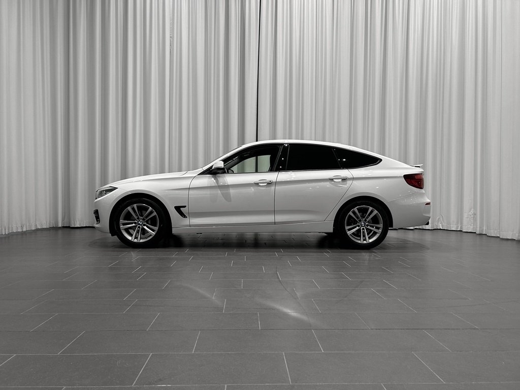 BMW 320 2019, bild 2/10