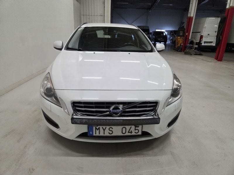 Volvo V60 D3 Manuell 136 Hk Momentum 2013, bild 2/10