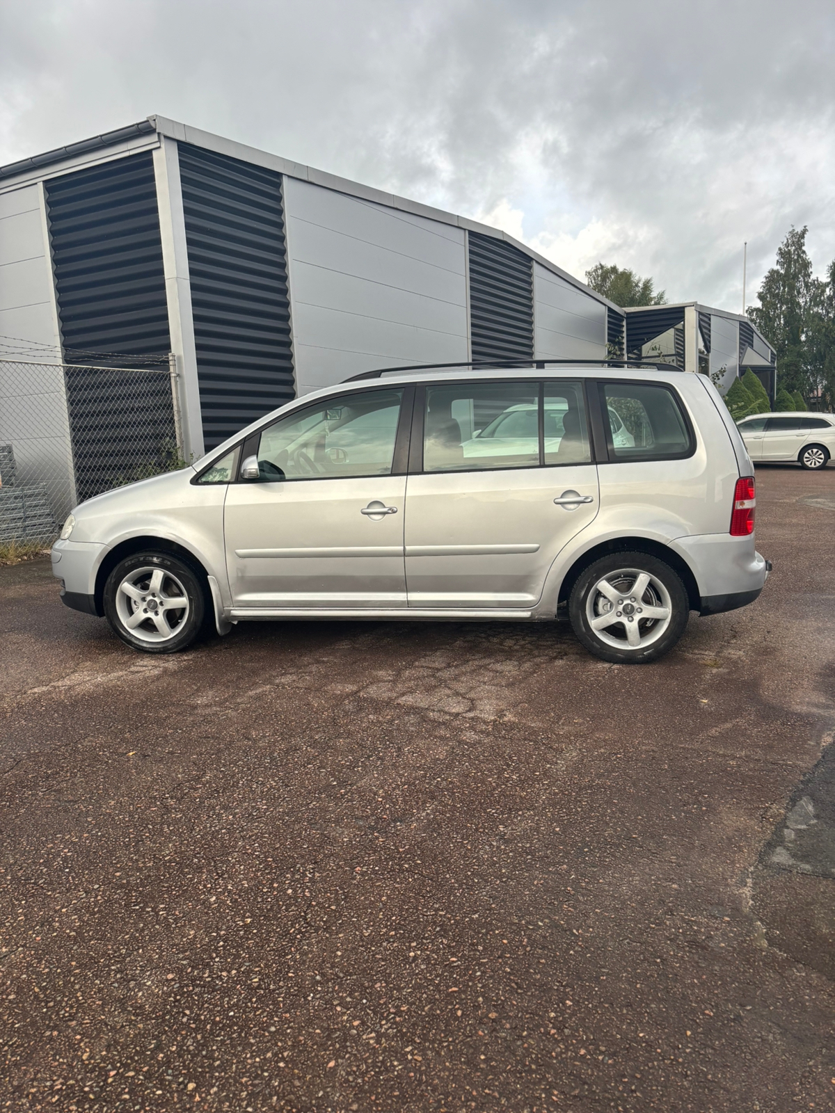 Volkswagen Touran 2006, kuva 4/6