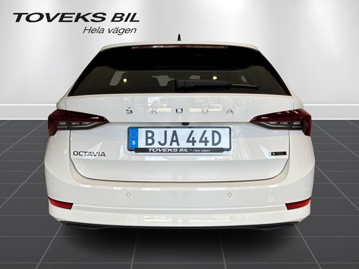 Skoda Octavia 2024, bild 2/15
