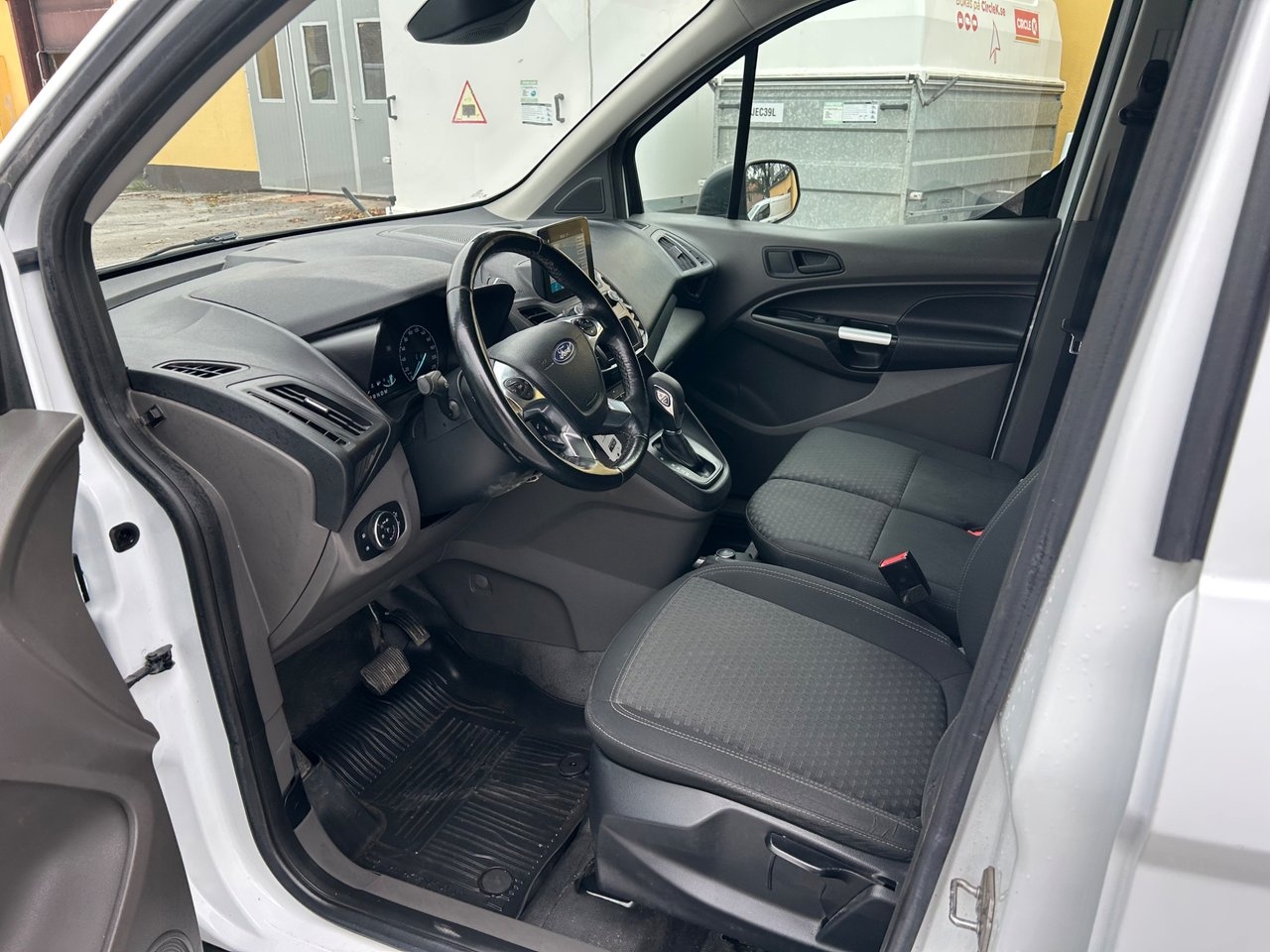 Ford Transit Connect 2020, photo 2/10