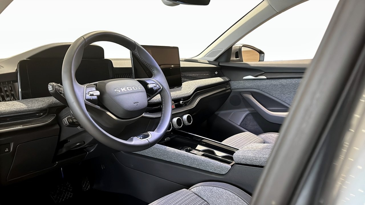 Skoda Superb 2026, photo 7/10