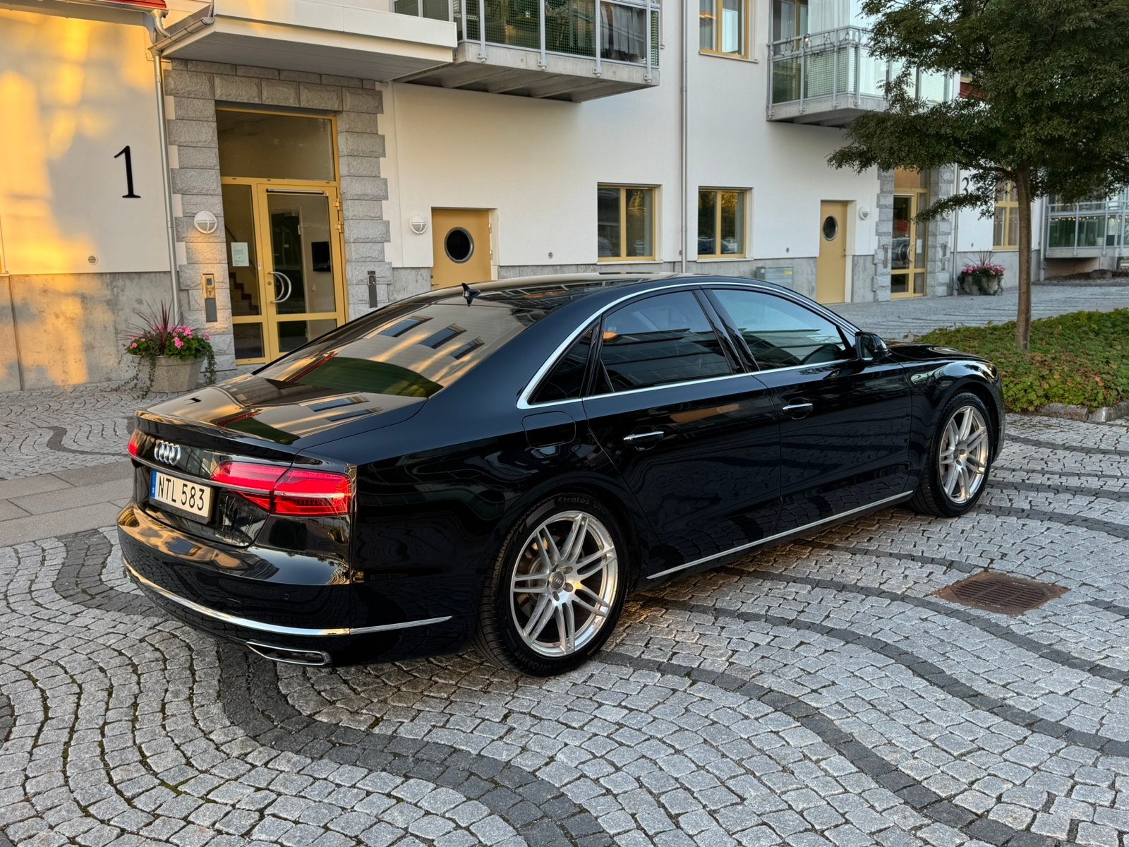Audi A8 2016, kuva 3/10