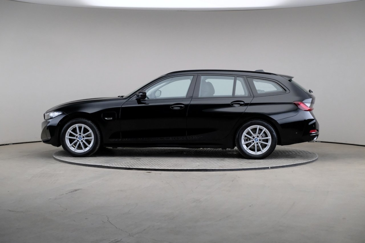BMW 330 e 3 xDrive Touring 292hk Drag 2023, bild 4/10