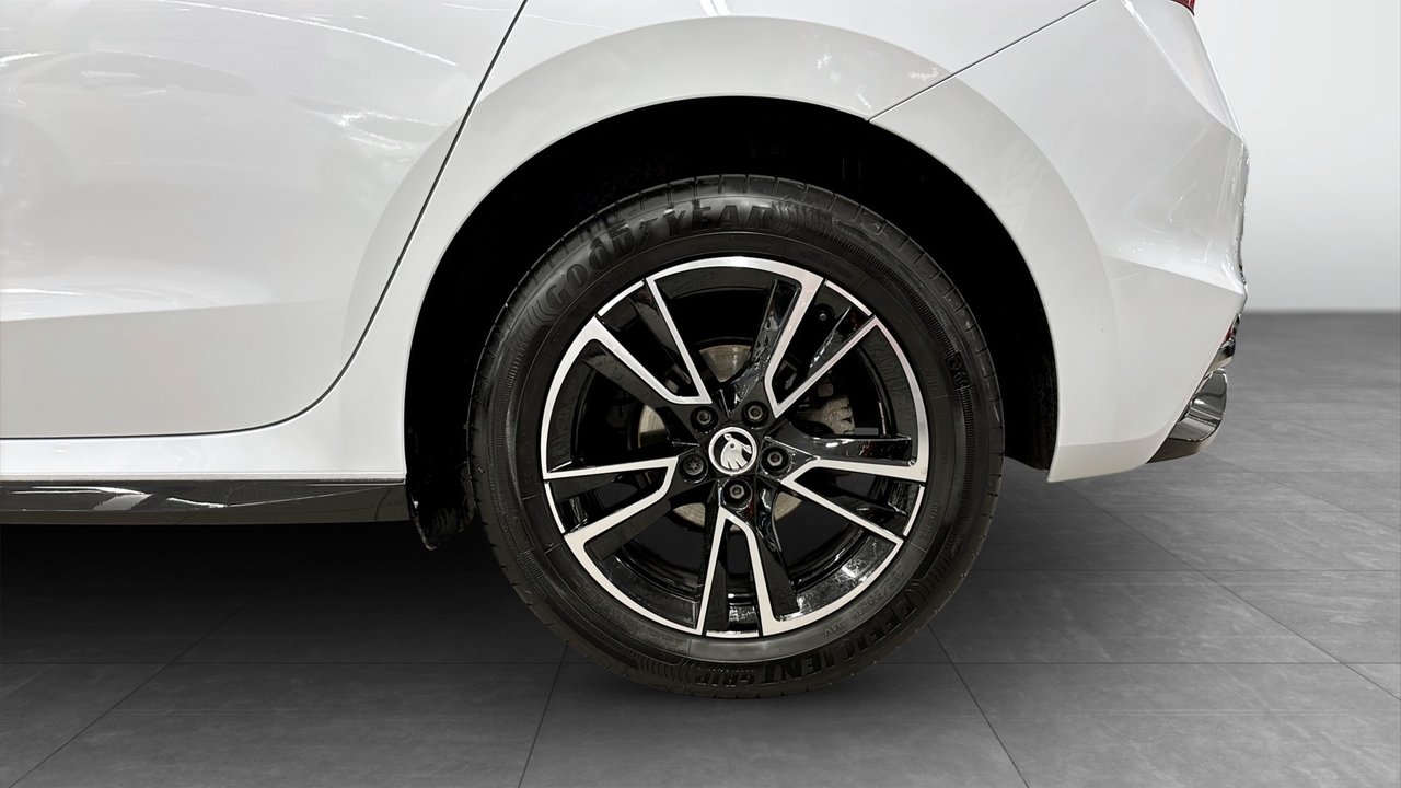 Skoda Fabia Monte Carlo 1,0 TSI DSG 2023, bild 6/10