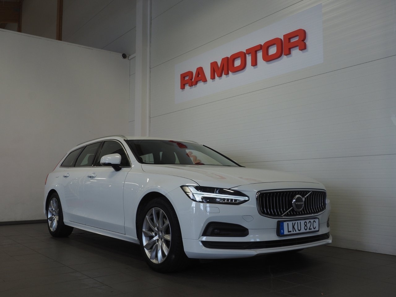 Volvo V90 2021, kuva 3/10