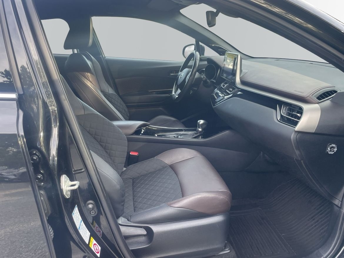 Toyota C-HR 2017, photo 6/16