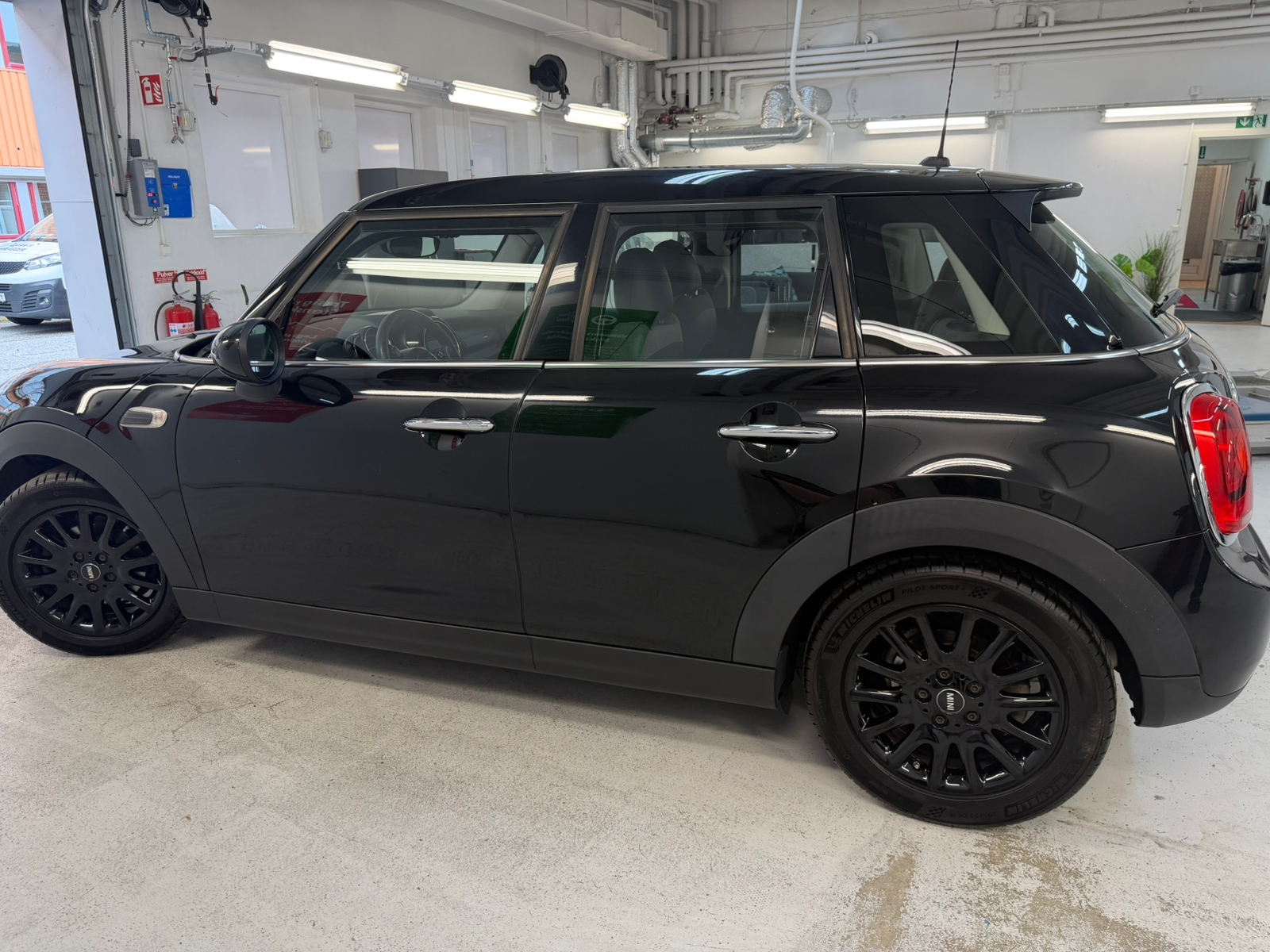 MINI Cooper 5-dörrars Manuell 2016, bild 6/10