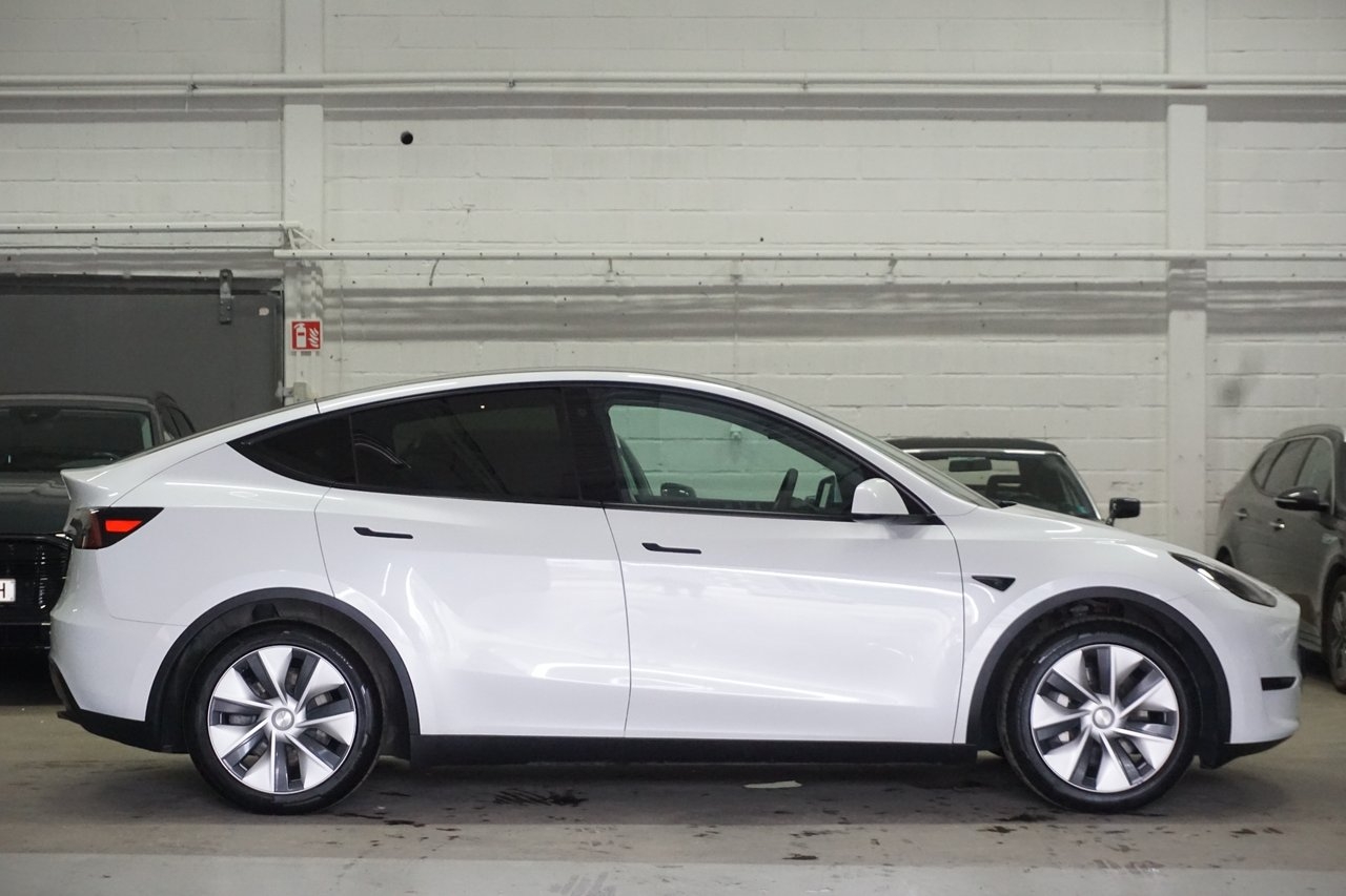 Tesla Model Y 2023, photo 7/10