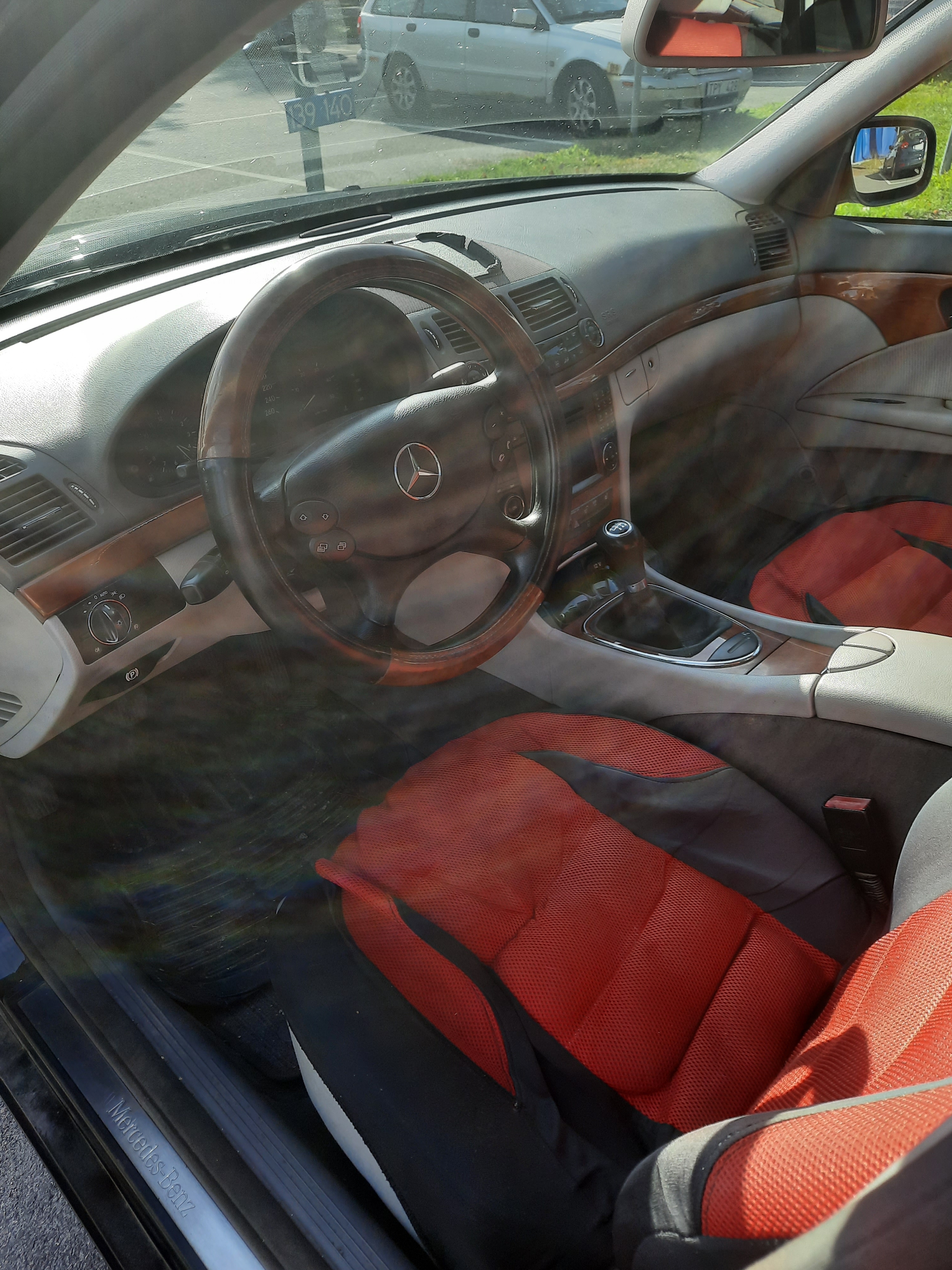 Mercedes-Benz E