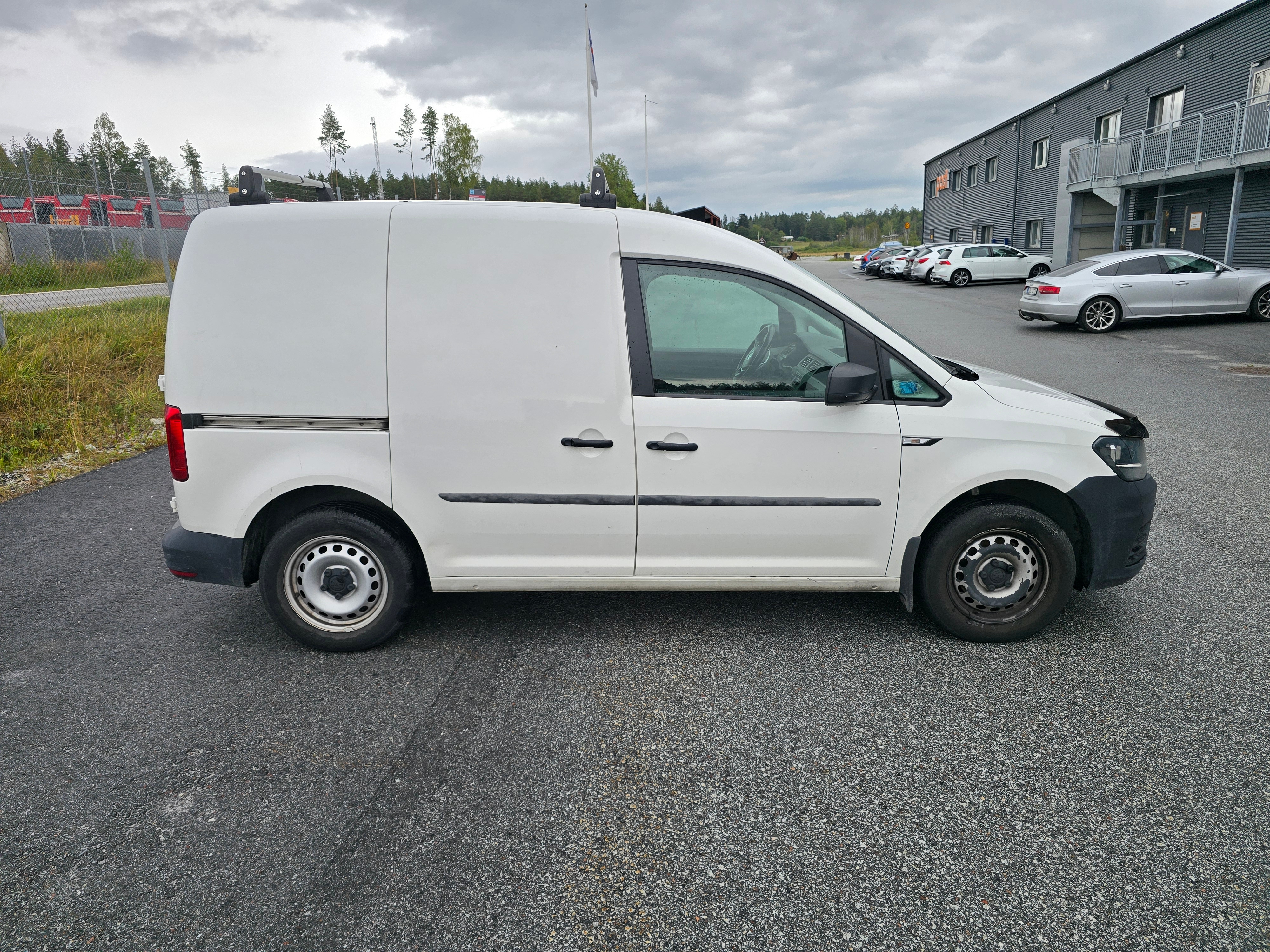 Volkswagen Caddy Van 2.0 TDI BMT Manuell 2020, bild 2/9