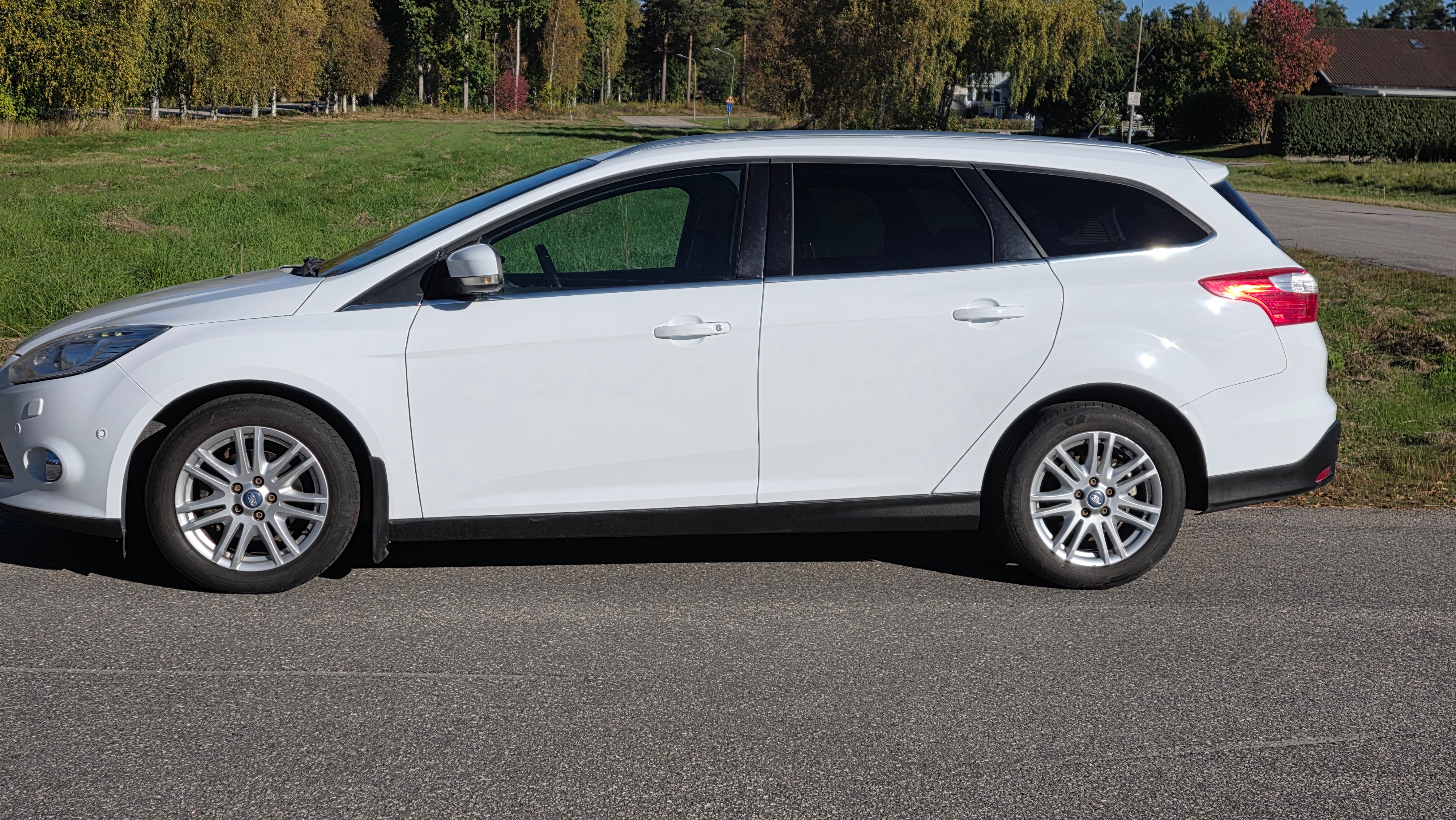 Ford Focus Kombi 1.0 EcoBoost Manuell 2013, kuva 3/19