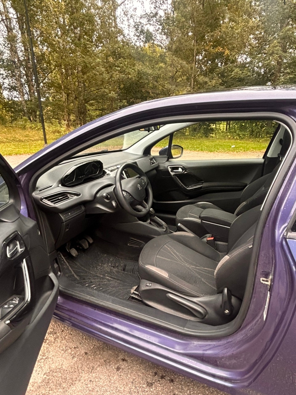 Peugeot 208 3-dörrar 1.2 VTi 82 Manuell 2013, bild 5/6