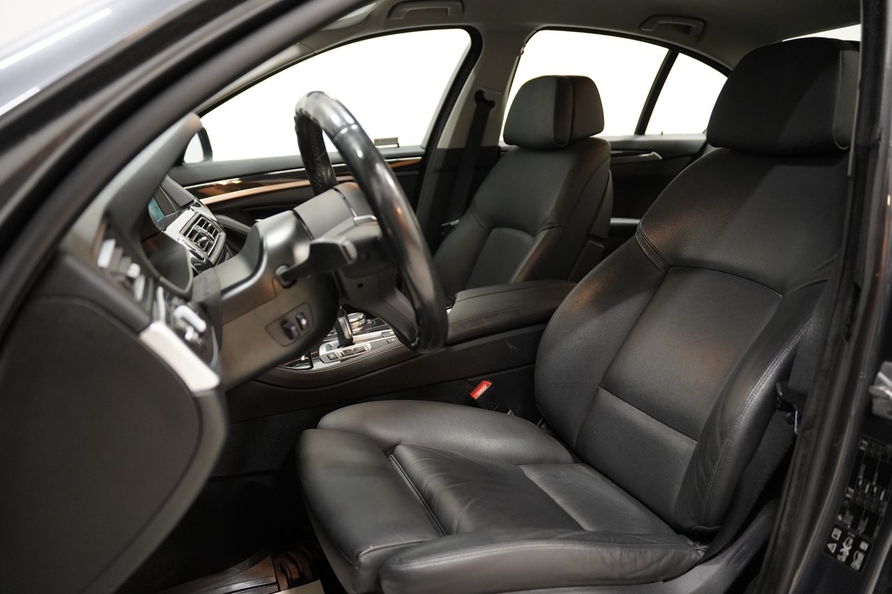 BMW 520 2015, photo 6/10