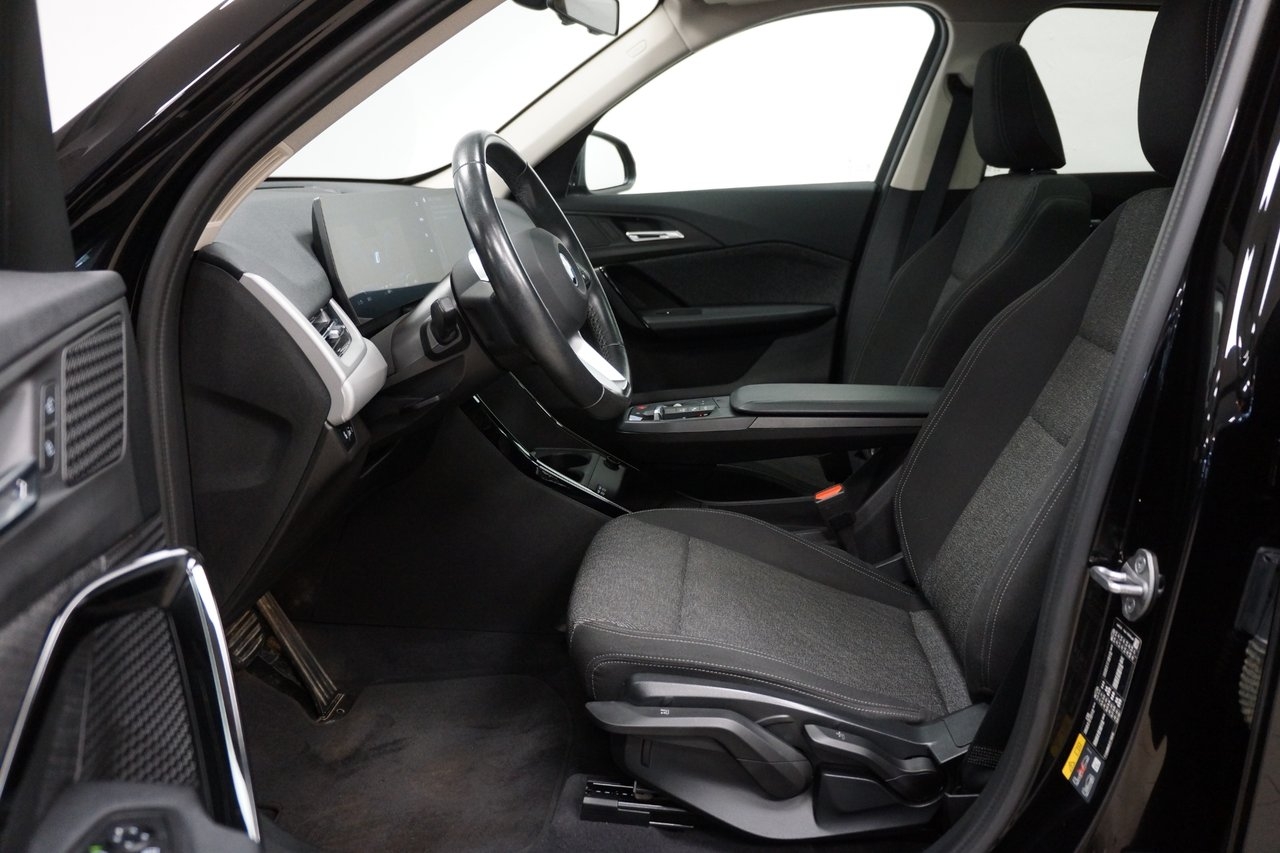 BMW iX1 xDRIVE30 306HK 2024, kuva 7/10