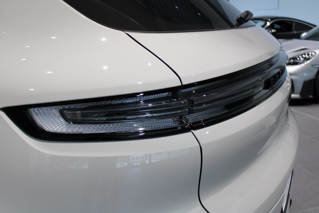 Porsche Cayenne E-HYBRID BLACK EDITION 2026, photo 7/10