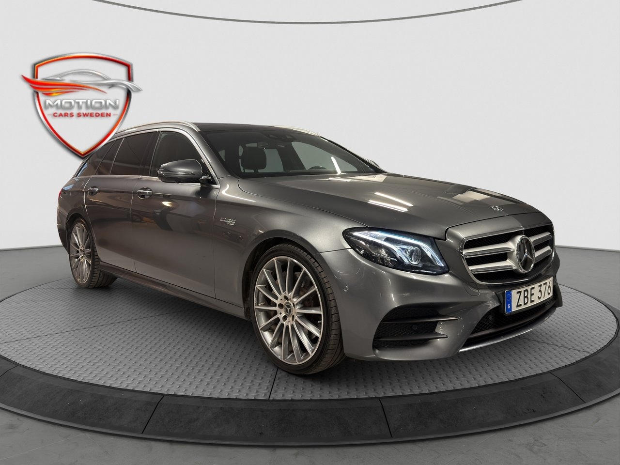 Mercedes-Benz E 400 T 4MATIC 9G AMG Pano 2018, bild 3/10
