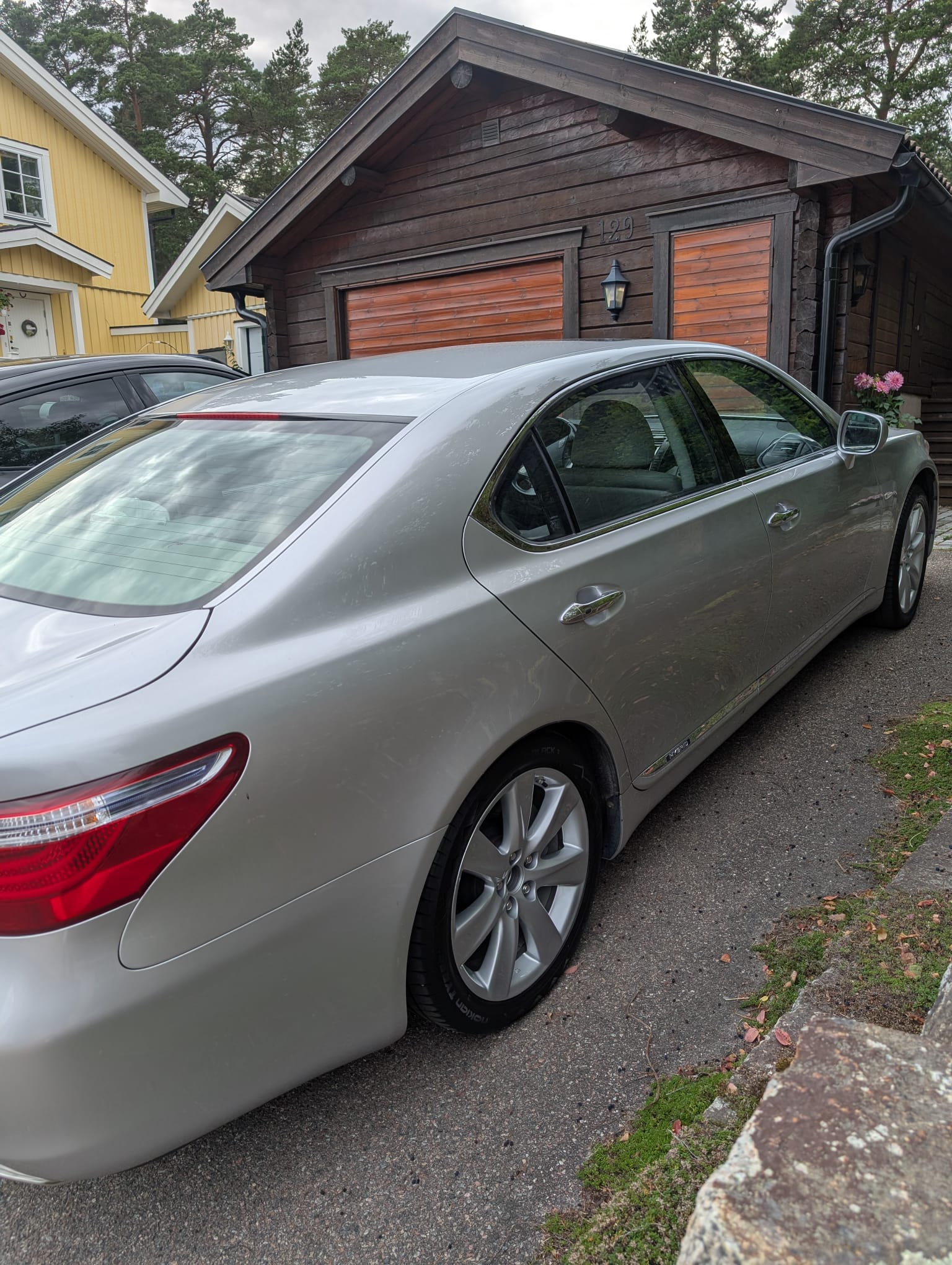 Lexus LS