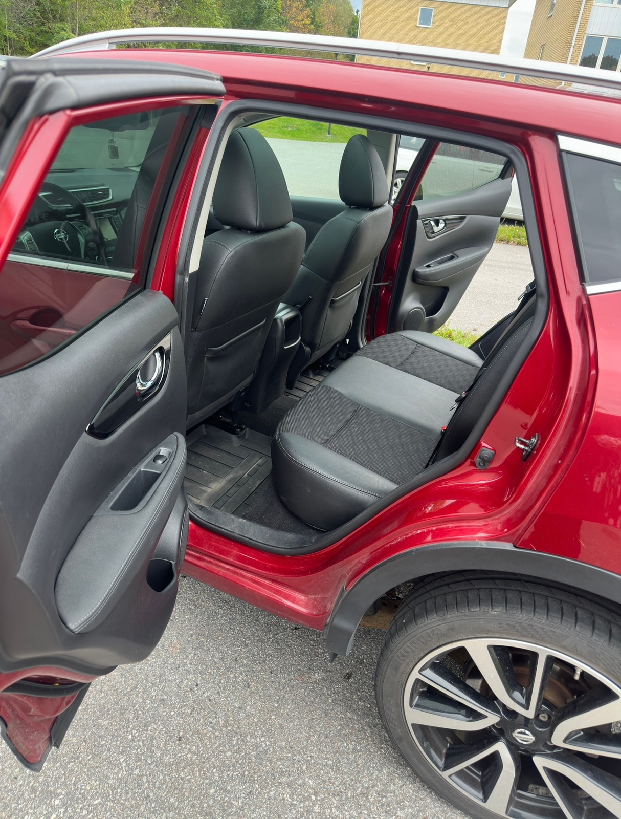 Nissan Qashqai 1.2 DIG-T XTRONIC-CVT 2016, photo 4/10