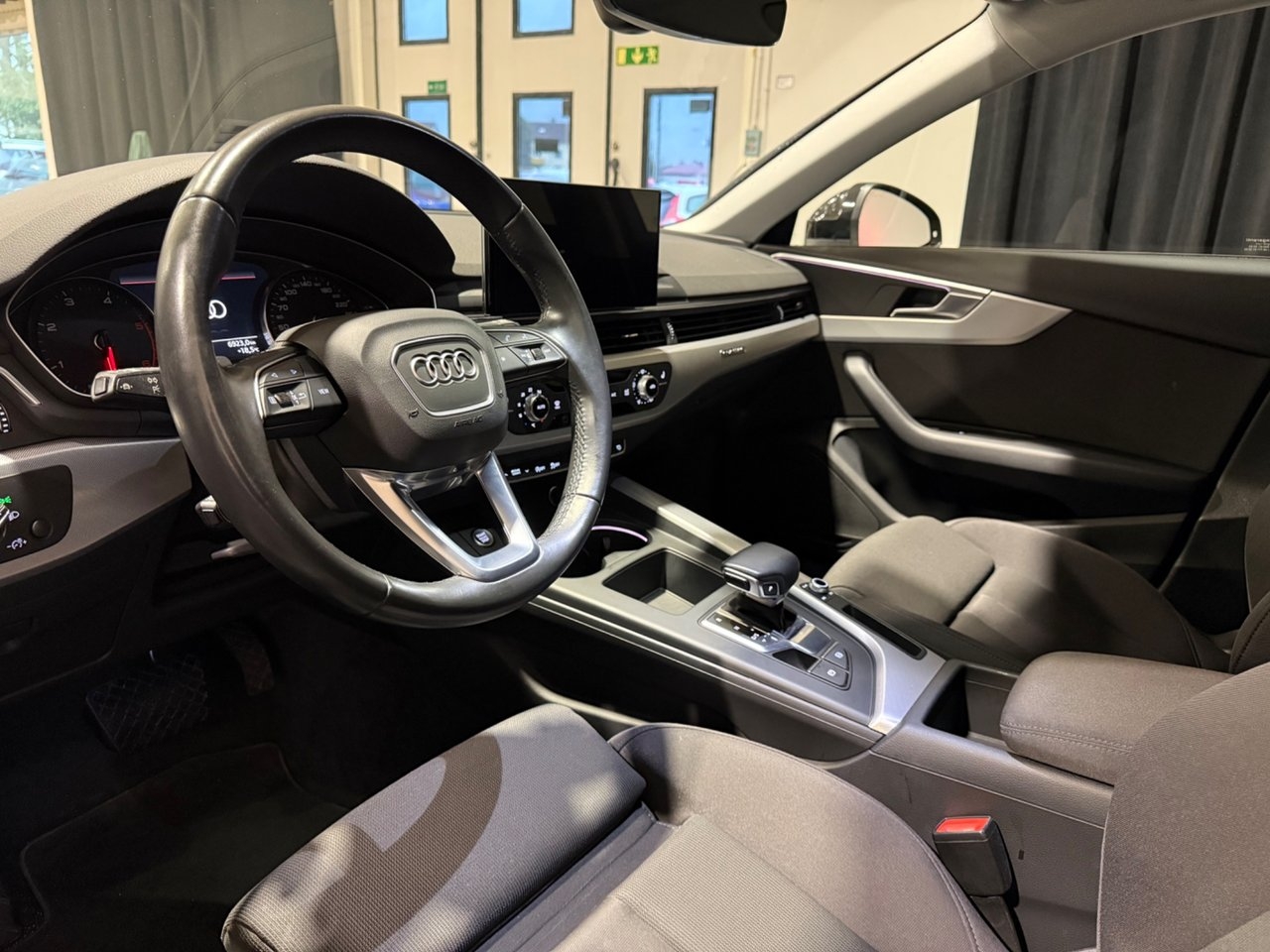Audi A4 2022, photo 5/10
