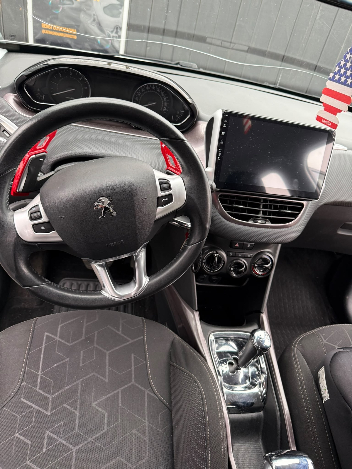 Peugeot 2008 1.6 e-HDi EGS 2014, bild 4/4
