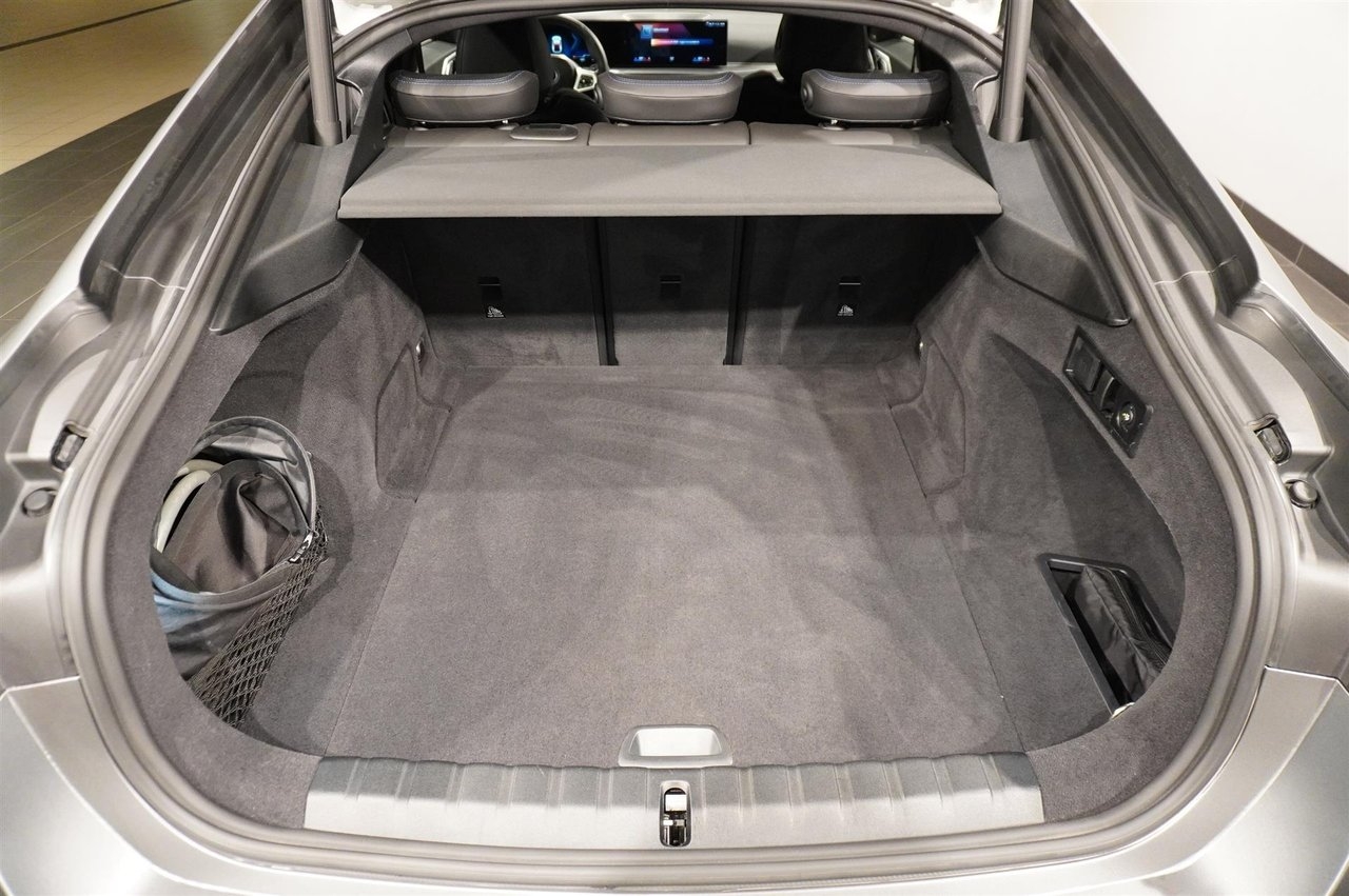 BMW i4 2024, kuva 6/10