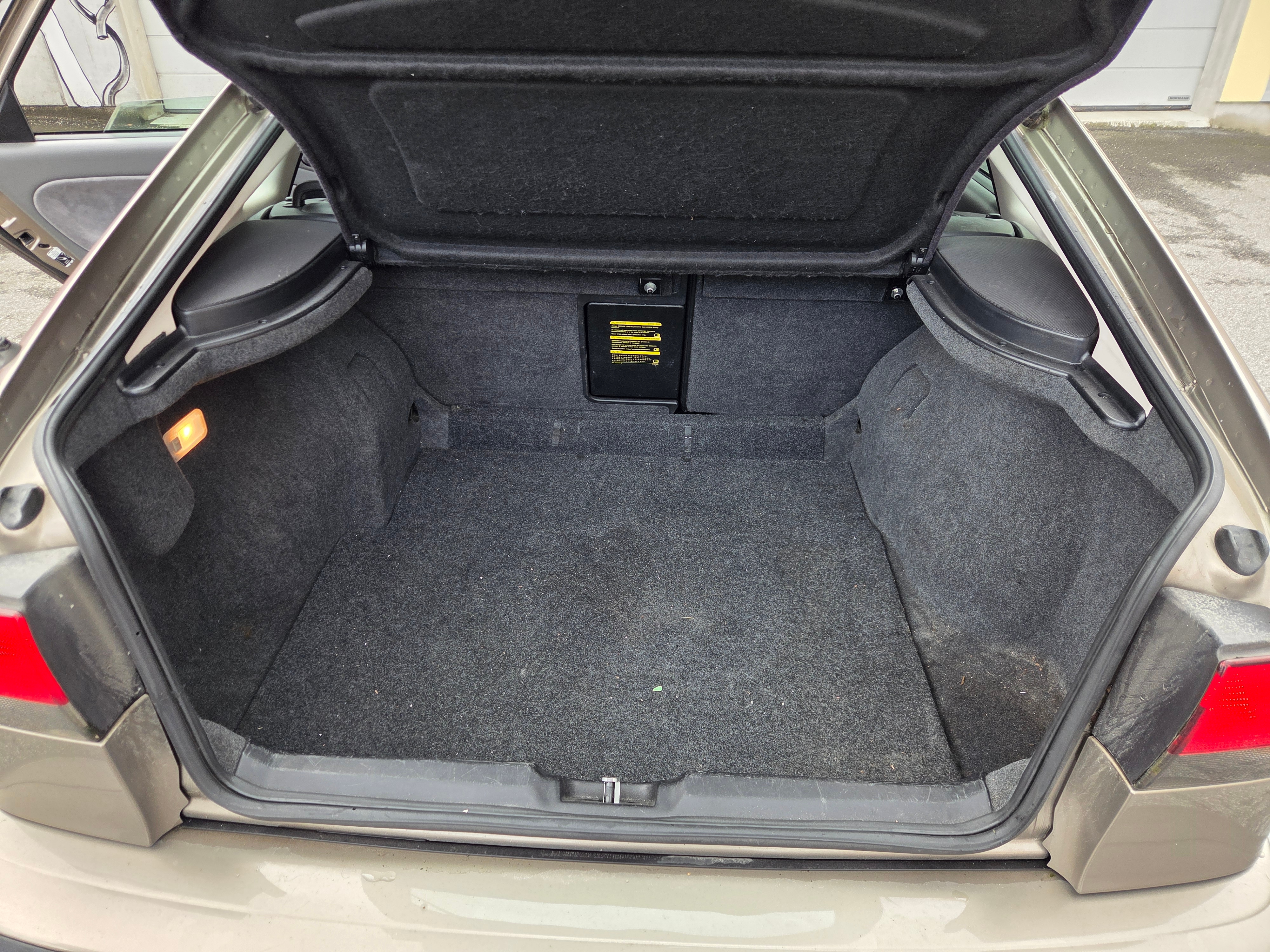 Saab 9-3 5-dörrar 2.0 T Manuell 2002, photo 8/8