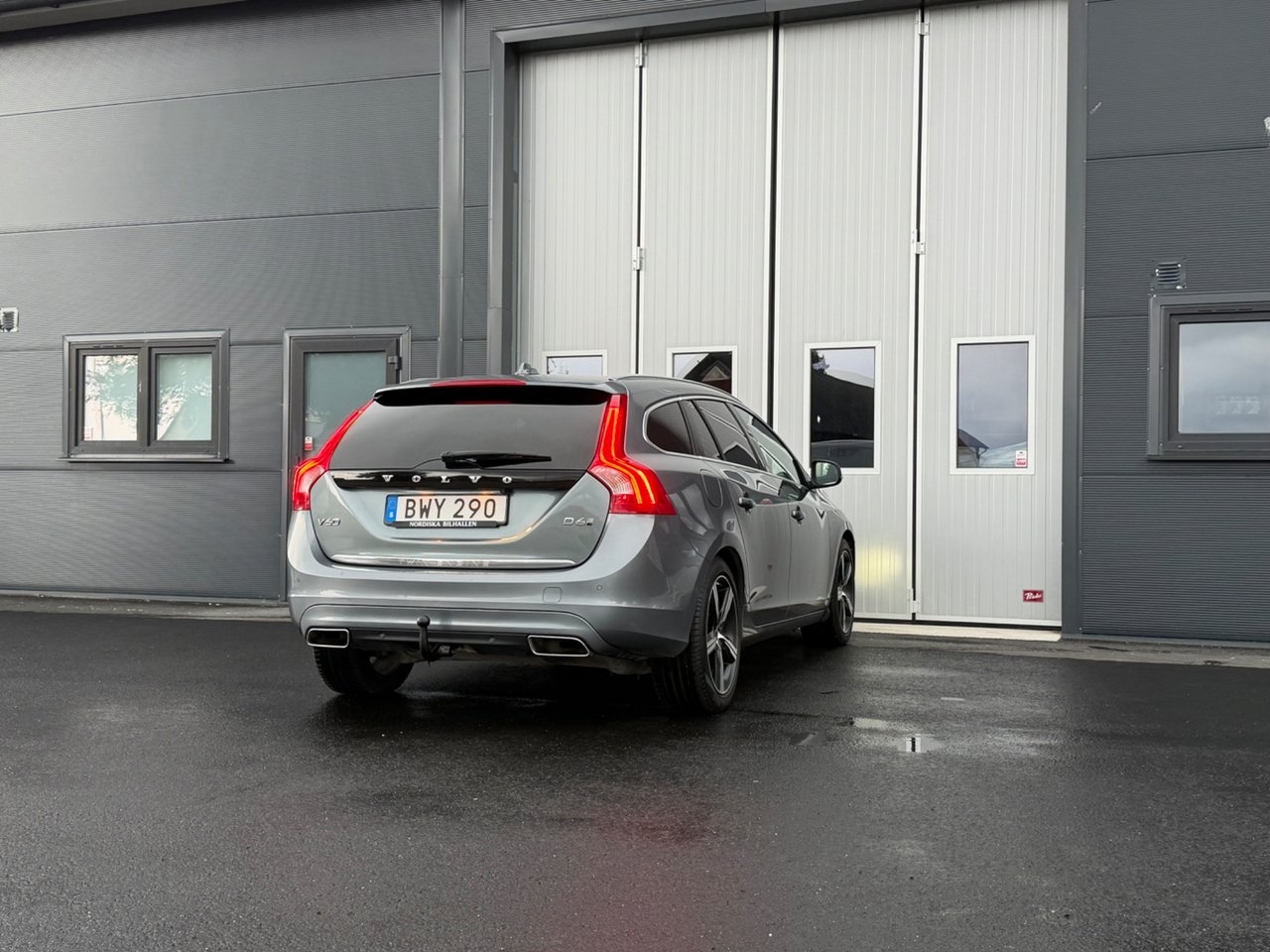 Volvo V60 2016, photo 4/10