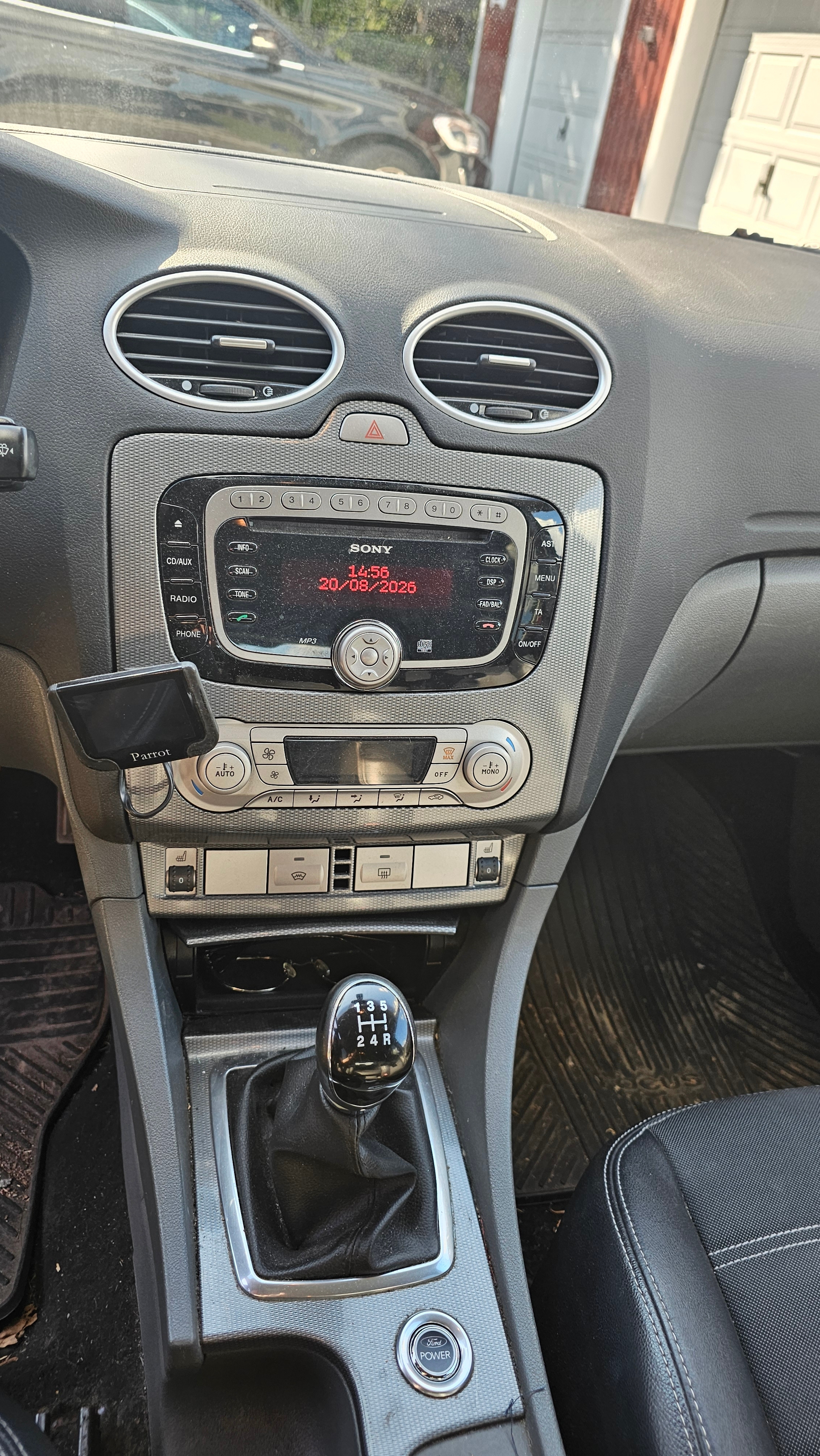 Ford Focus Kombi 1.6 TDCi Manuell 2011, bild 5/7