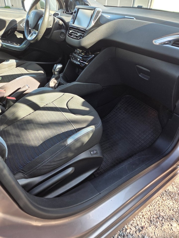 Peugeot 208 5-dörrar 1.2 VTi 2012, bild 7/9