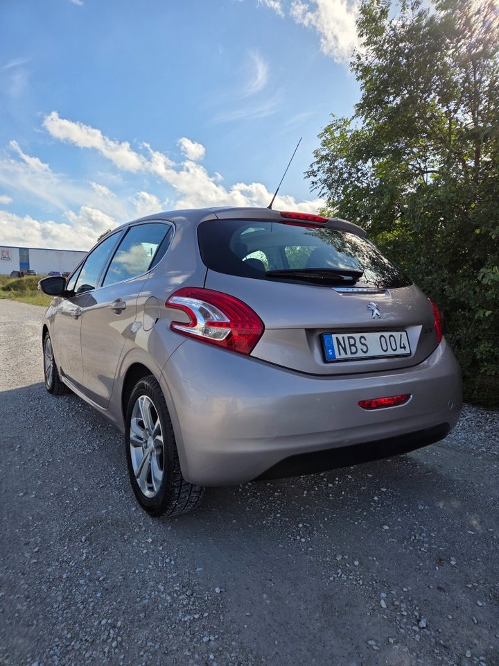 Peugeot 208 5-dörrar 1.2 VTi 2012, bild 5/9