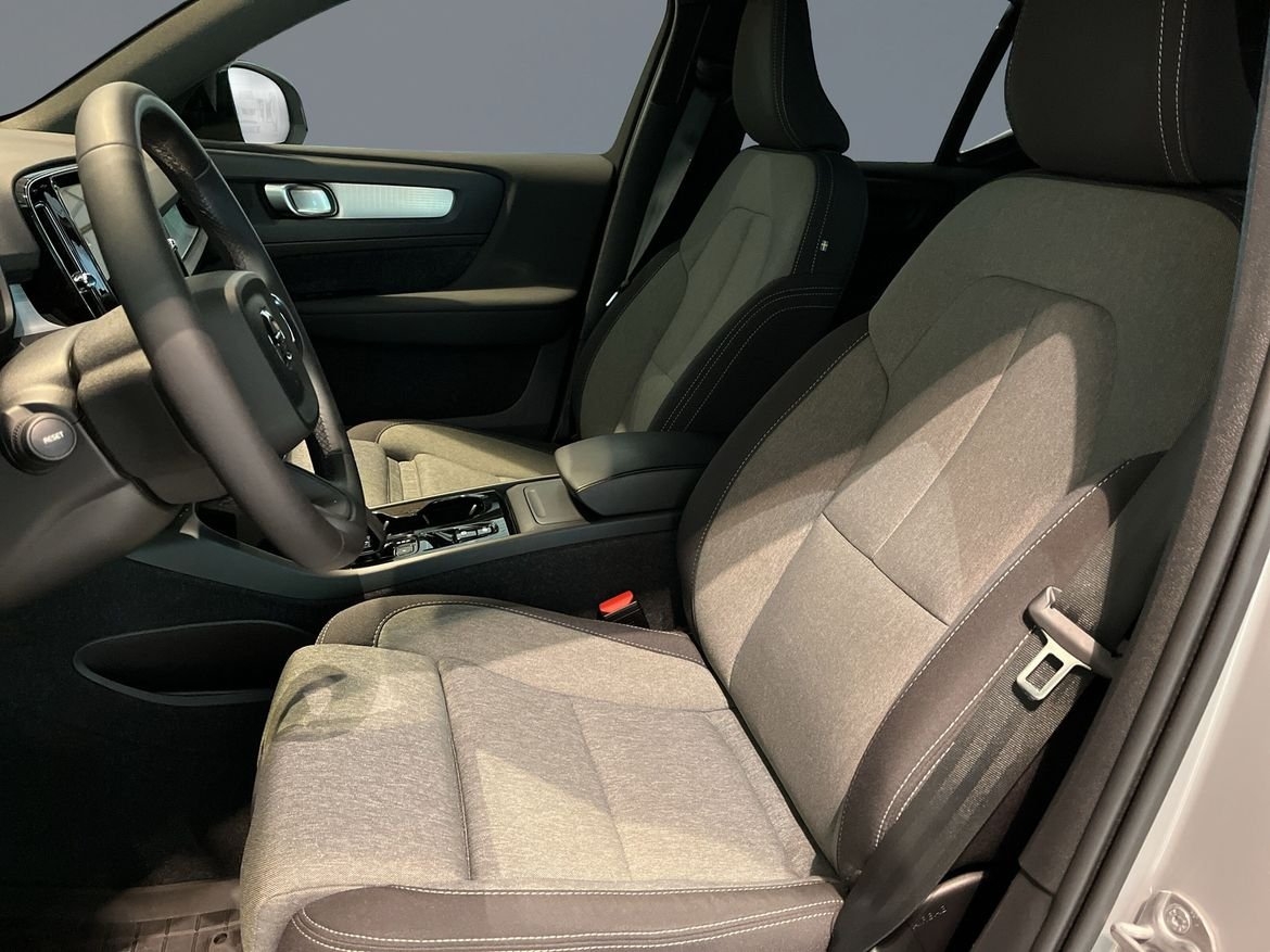 Volvo XC40 B3 FWD Bensin Plus Dark 2025, bild 6/14