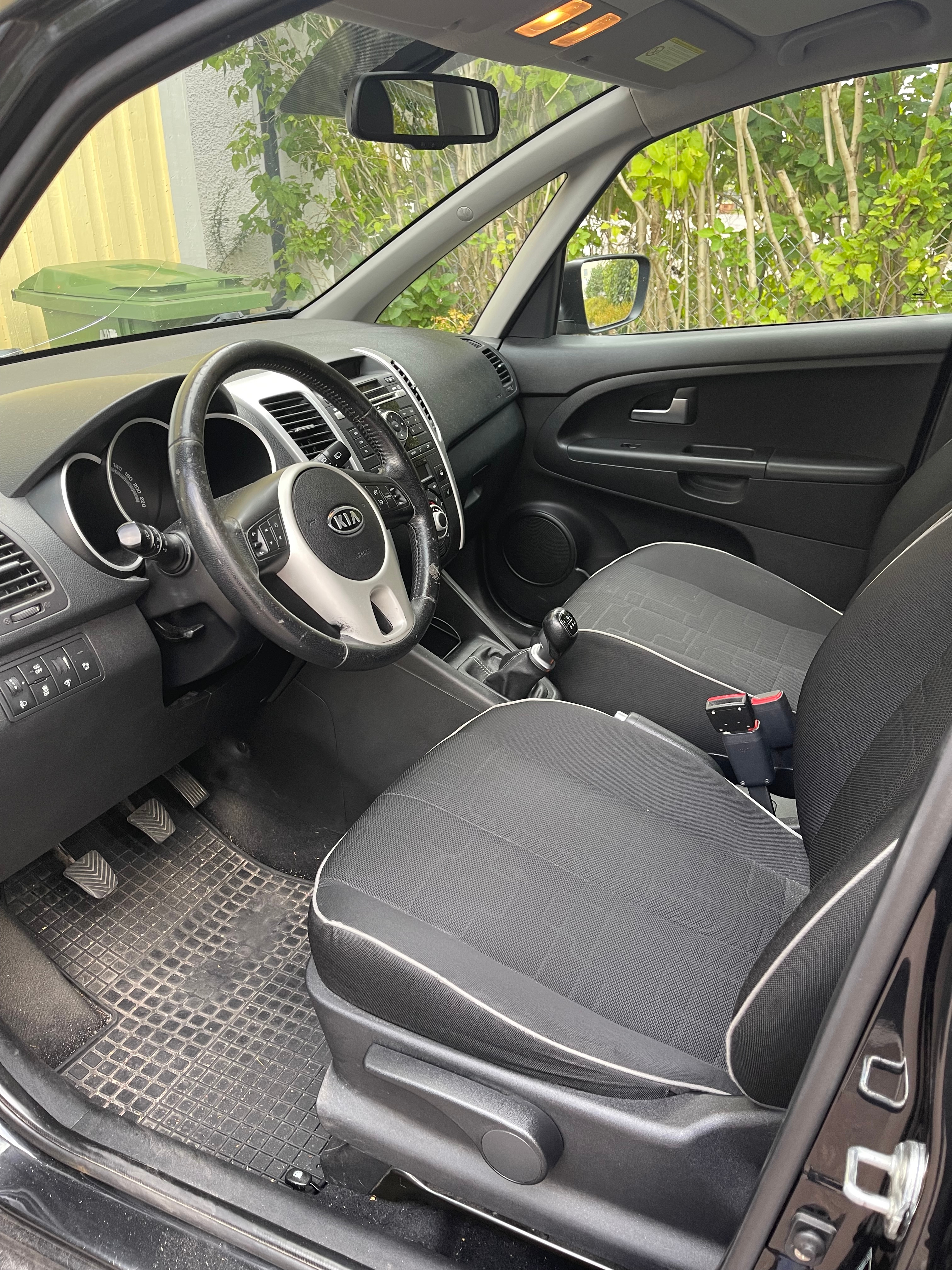 Kia Venga 1.4 CRDi Manuell 2013, kuva 3/4