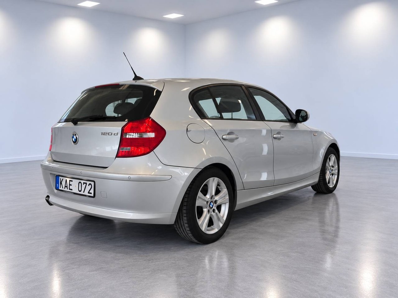 BMW 120 2010, photo 5/10