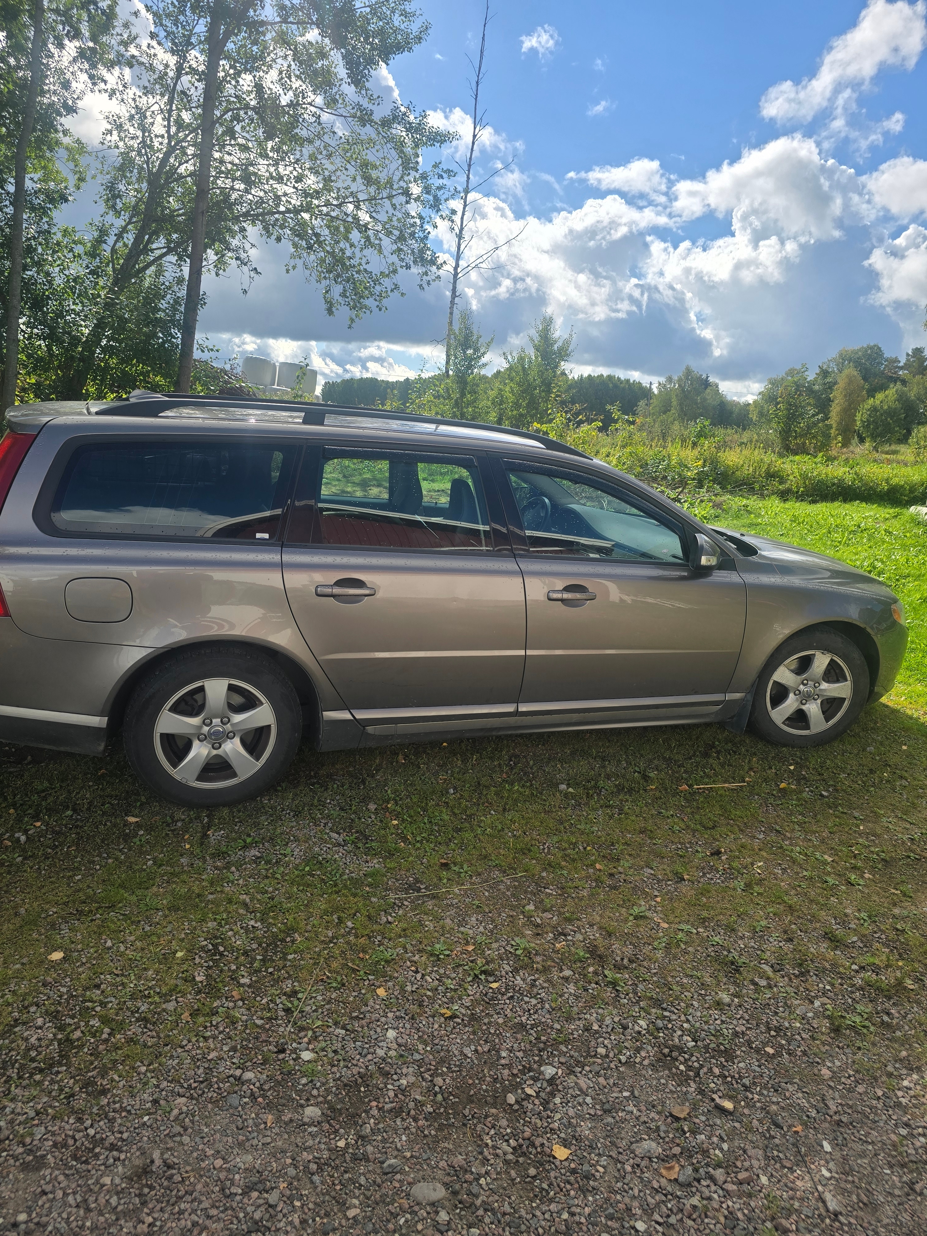 Volvo V70 2.5FT Manuell 2009, bild 2/5