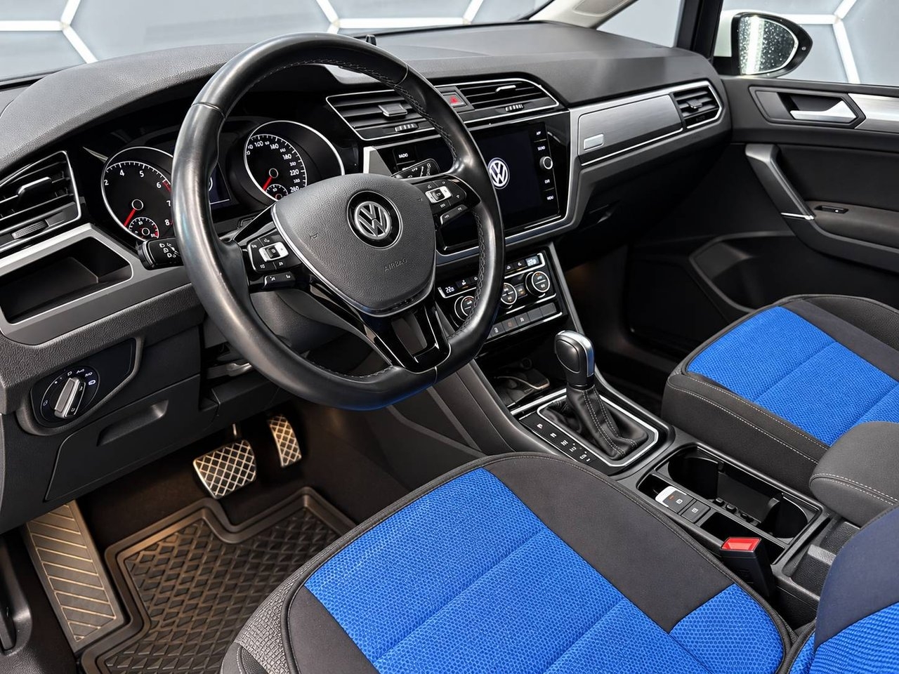 Volkswagen Touran 2020, kuva 7/10