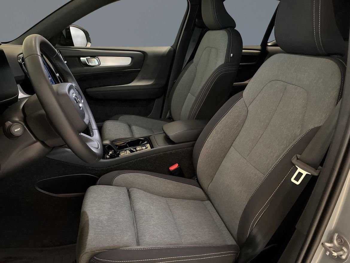 Volvo XC40 B3 FWD Bensin Plus Dark 2025, bild 6/14
