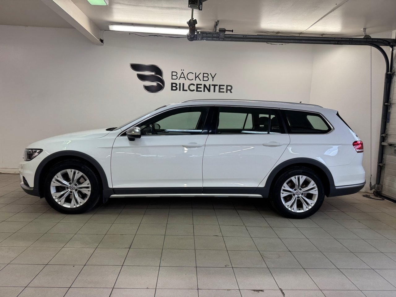Volkswagen Passat 2017, bild 2/10