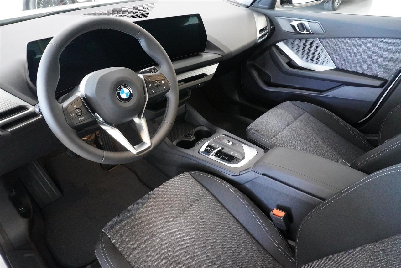 BMW 120 M Sport Design Automat 2026, bild 2/10