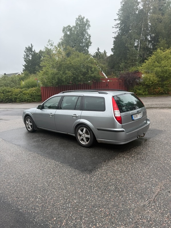 Ford Mondeo Kombi 2.0 Manuell 2006, bild 4/6