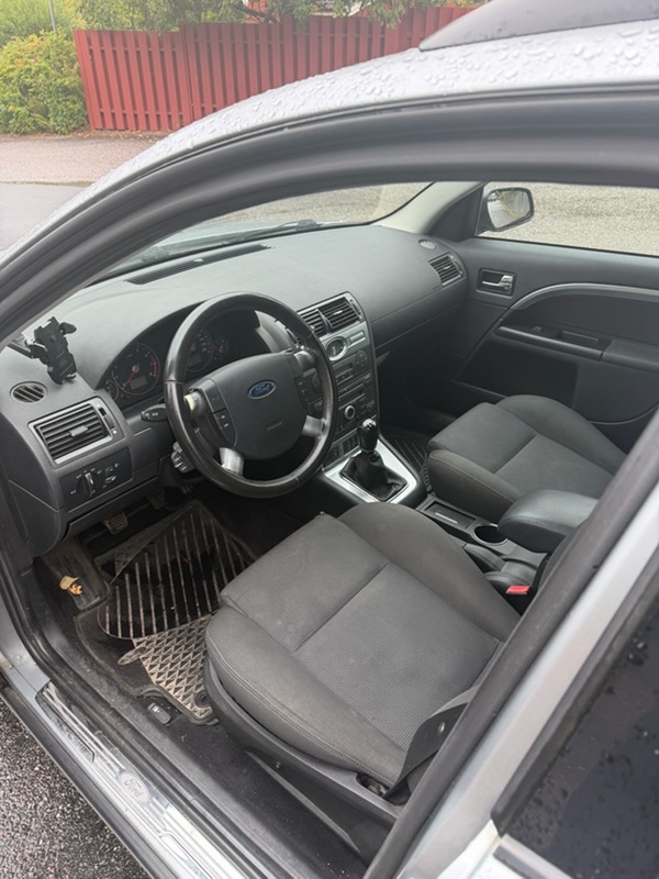 Ford Mondeo Kombi 2.0 Manuell 2006, bild 5/6