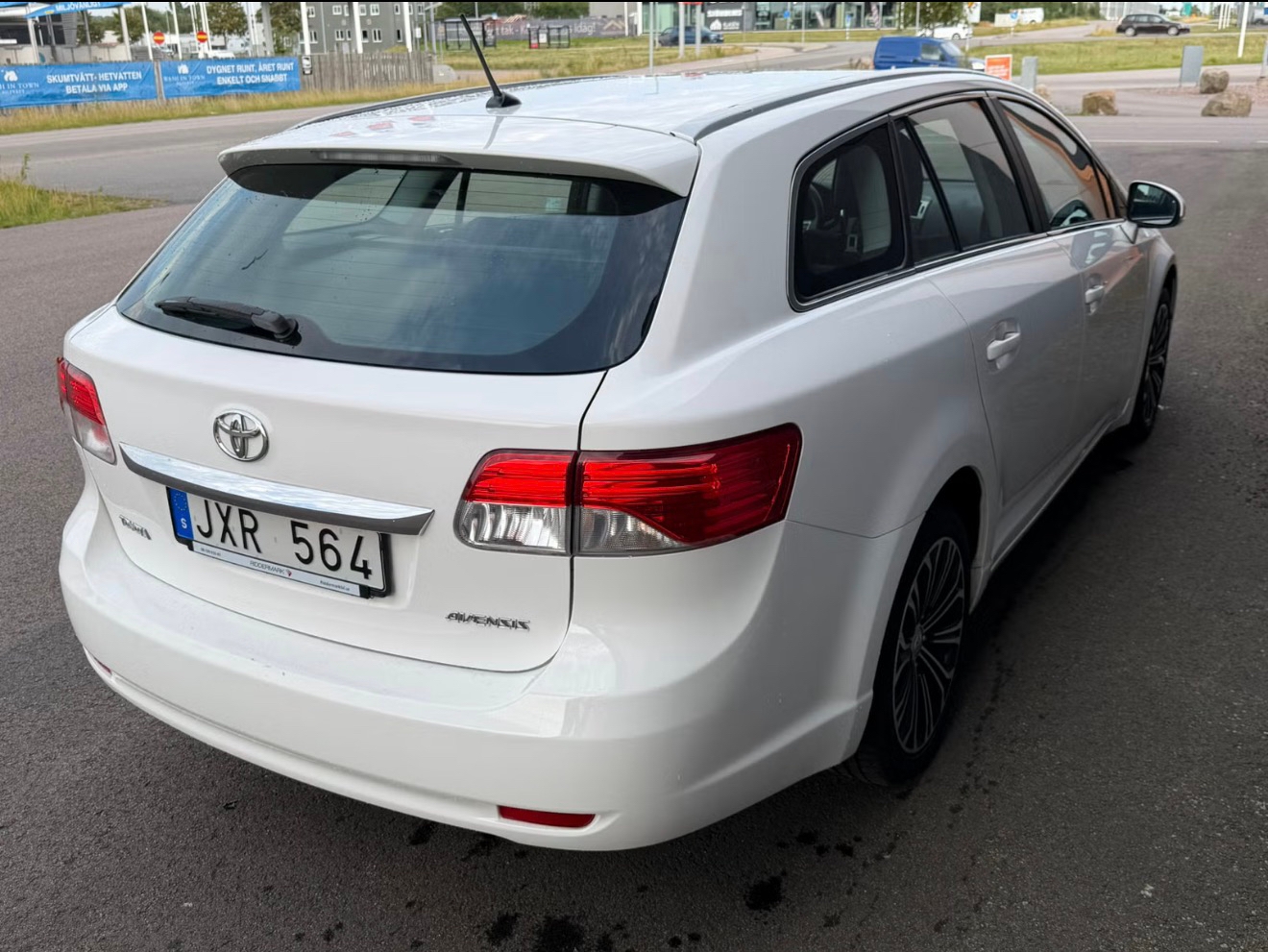Toyota Avensis Kombi 2.0 D-4D Manuell 2012, bild 2/6
