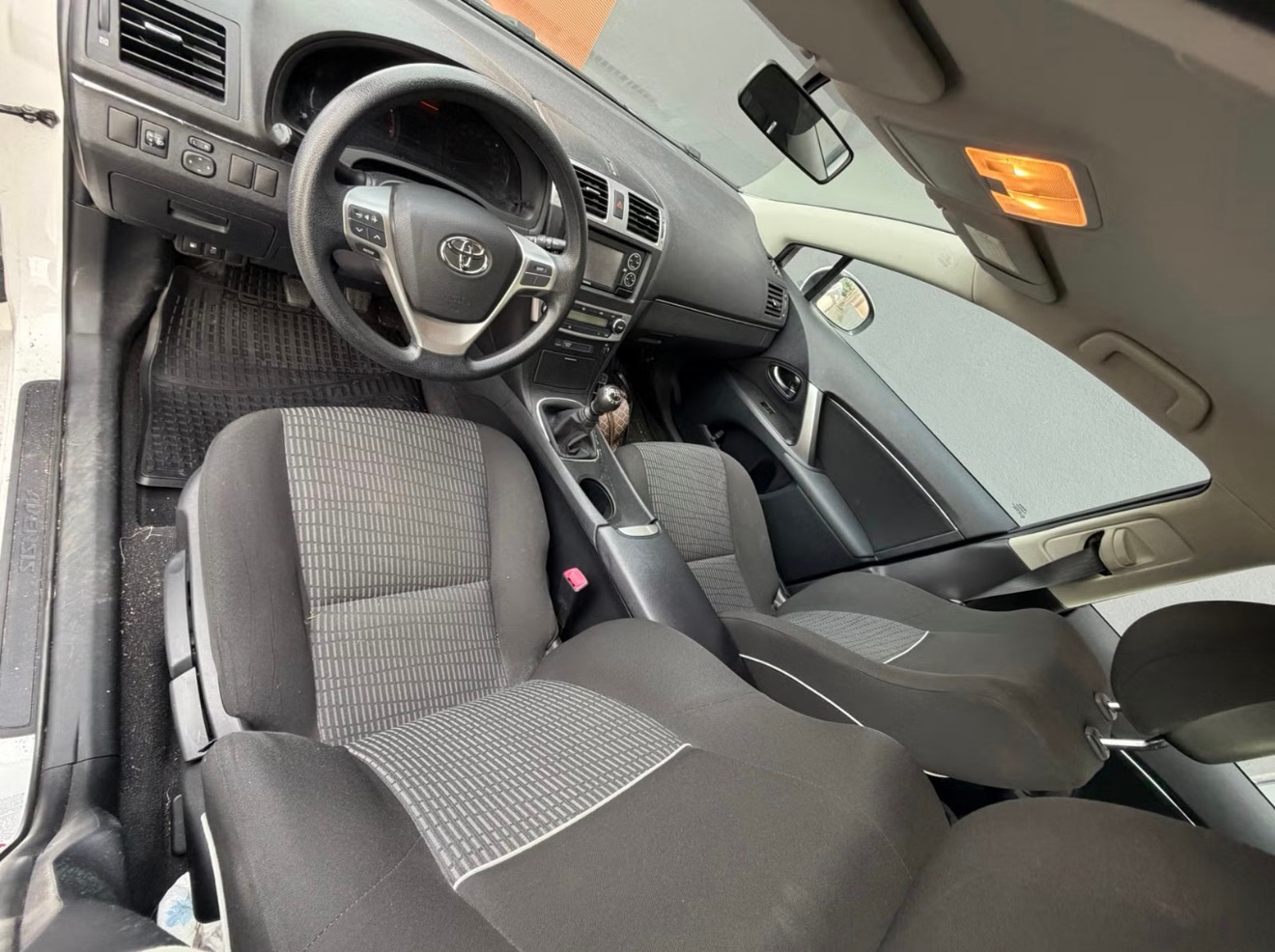 Toyota Avensis Kombi 2.0 D-4D Manuell 2012, bild 6/6