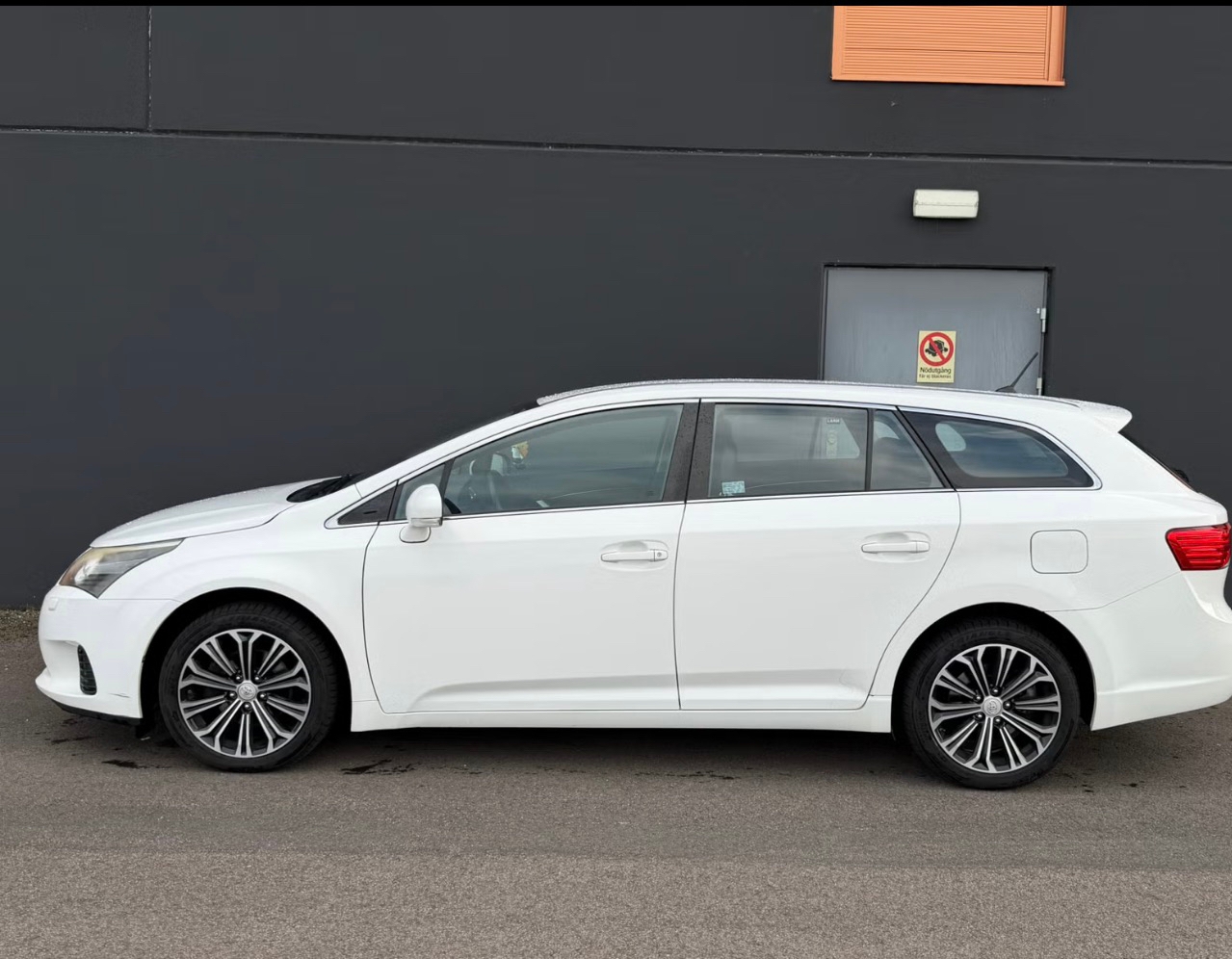 Toyota Avensis Kombi 2.0 D-4D Manuell 2012, bild 4/6