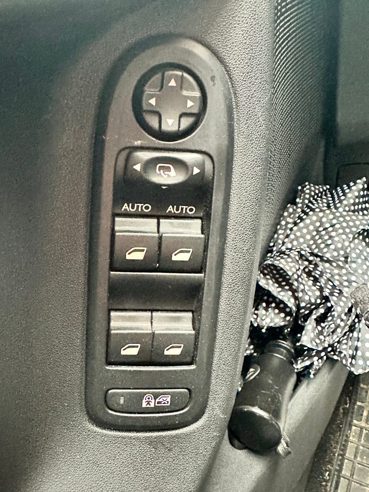 Citroen C3 1.4 HDi 70 Manuell 2012, bild 5/6