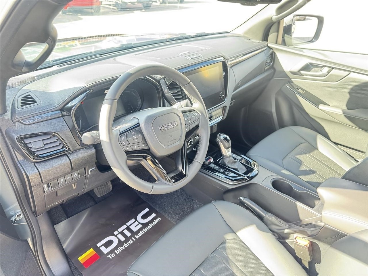 Isuzu XRX DC AT CNG Workmankåpa 2026, photo 4/5