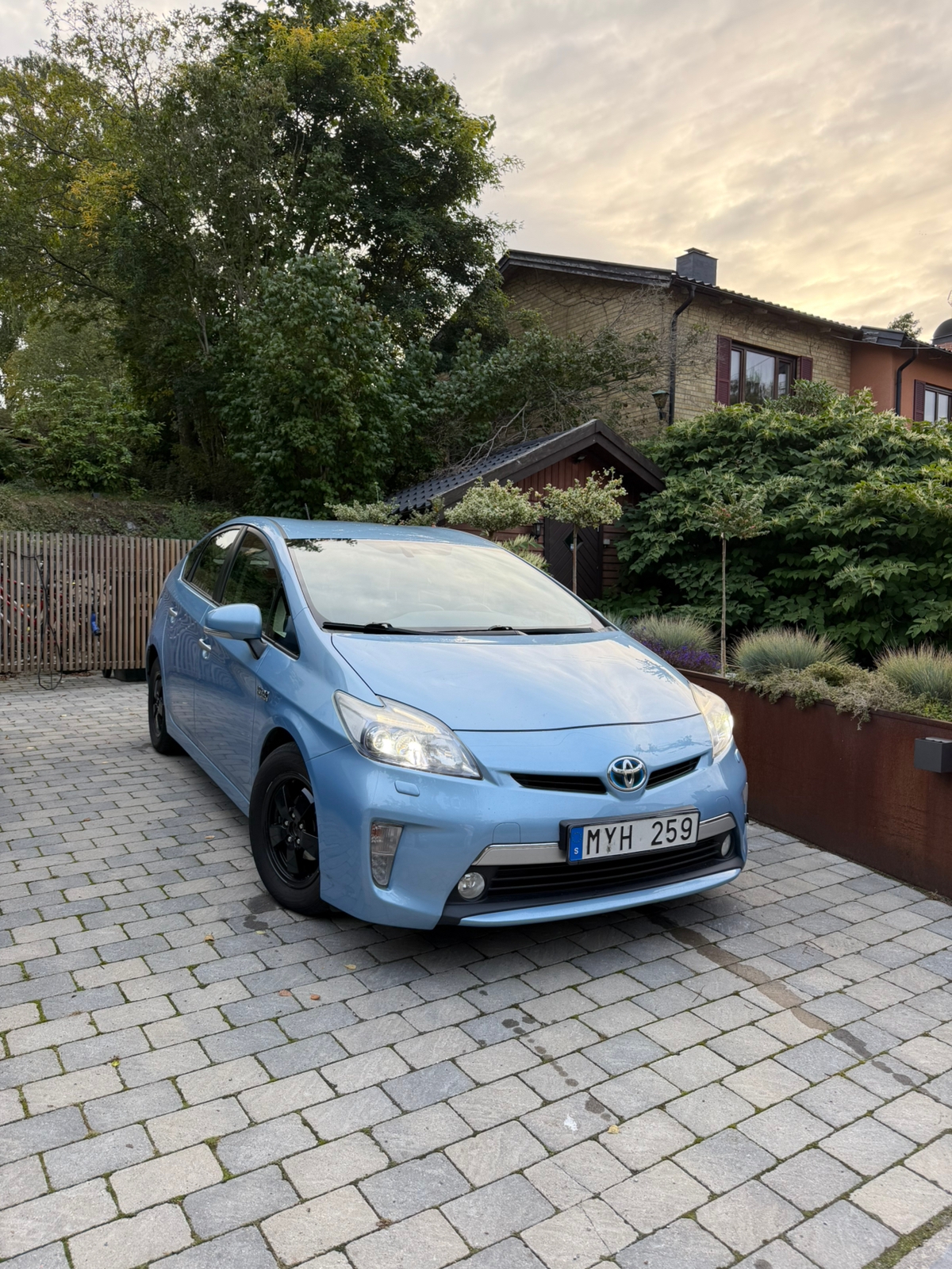 Toyota Prius Plug-in Hybrid 2012, bild 2/9