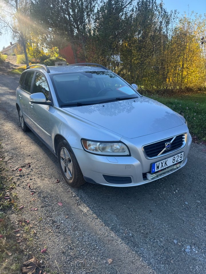 Volvo V50 1.8F Kinetic Euro 4 Nybesiktad 2010, bild 2/6
